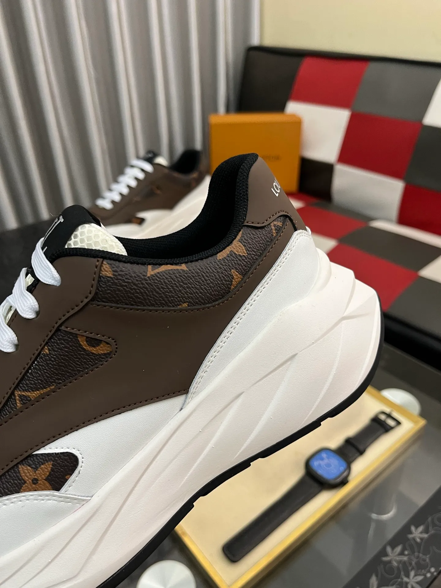 Men's shoes💰438⌚️⌚️《Louis vuitton/LV Louis Vuitton》original quality.~ Unique modern style sneakers. 🏃A must-have casual shoe for trendy men😍😍 Original brand imported from Italy, imported original leather, cowhide lining (refuses to discolor and grind feet) sole: original sole provided by the original factory, French lazy style design ⚠️Fit to the feet, original quality, super comfortable original sole. Code number: 38-442️⃣Colors available